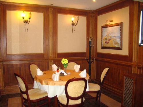 Хотел-ресторант Астория in Pazardzhik