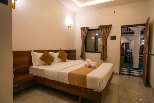 Sapphire Mansion - image 5