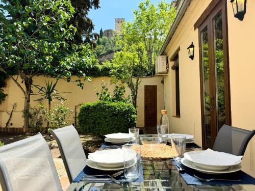 Casa junto a la Alhambra con vistas y jardín privado, Granada