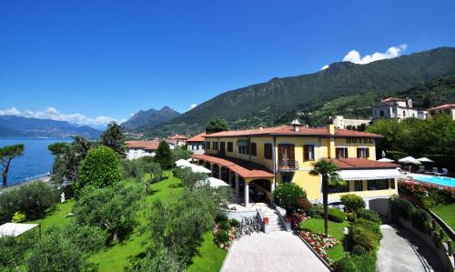 Double or twin room, mountain view
