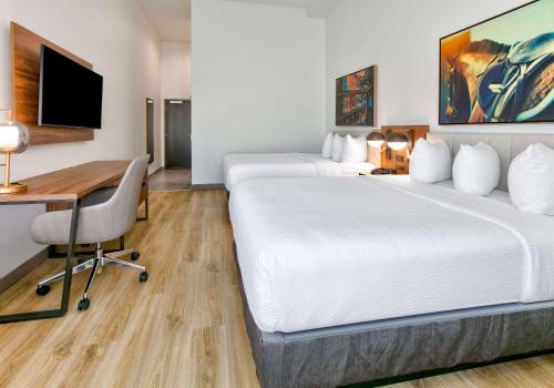 La Quinta Inn & Suites by Wyndham Terrell - image 2