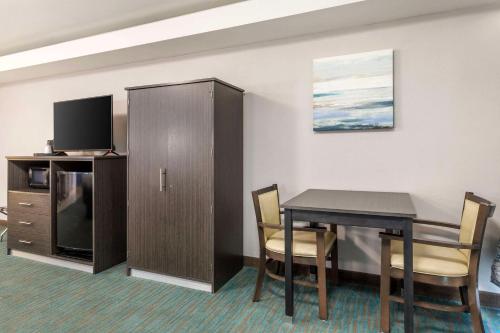 Best Western Plus Dallas Love Field North Hotel - main image