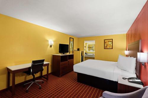 Legacy Inn & Suites - image 6