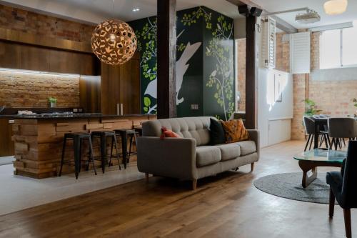 New York loft style apartment near Victoria Park and CBD