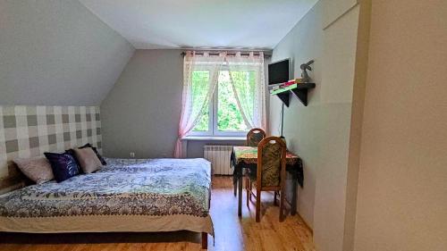 1 double bed, 1 twin bed