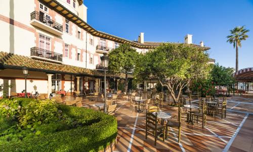 บริการและสิ่งอำนวยความสะดวก, โกลบาเลส เรย์นา คริสตินา (Globales Reina Cristina) in อัลเจซิราส