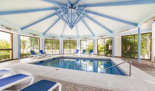 สระว่ายน้ำ, โกลบาเลส เรย์นา คริสตินา (Globales Reina Cristina) in อัลเจซิราส