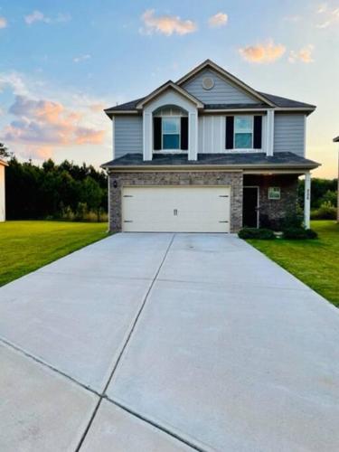 Cozy 4BR in Suburbs of Metro Atlanta in McDonough, USA