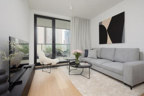 Luxurious and Modern Apartments in Warsaw City Center with Parking by Renters Prestige, Варшава