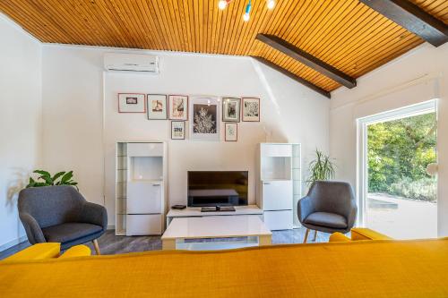 บริการและสิ่งอำนวยความสะดวก, Holiday house DENIS with pool in ปิเนซิซี