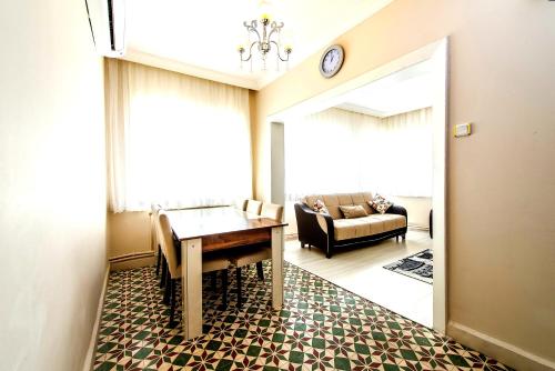 Deluxe Apartment image 7