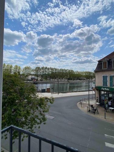 RDC 2 - Studio meublé centre-ville, au pied du pont Saint Pierre, Montluçon (foto 4)