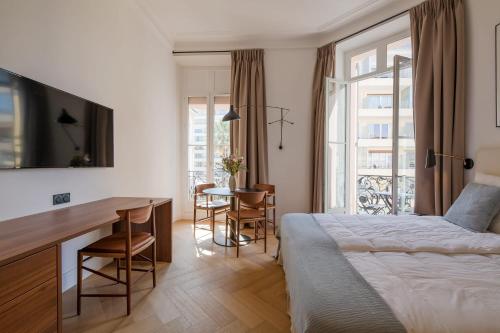 La Guitare 23 - Large modern studio with balcony in center of Cannes just behind Grand Hotel - image 11
