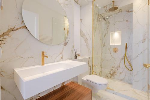La Guitare 23 - Large modern studio with balcony in center of Cannes just behind Grand Hotel - image 12