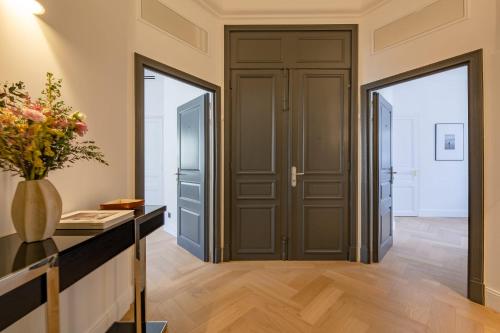 La Guitare 23 - Large modern studio with balcony in center of Cannes just behind Grand Hotel - main image
