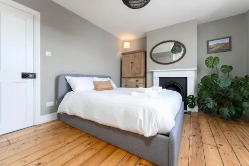 Host & Stay - Grove Townhouse photo 2