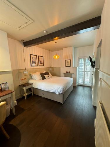 Woolpack Inn - image 6