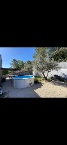 Maison individuelle avec extérieur et piscine - Location saisonnière - Bagnols-sur-Cèze