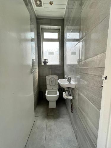 Double Room E13, London (photo 4)