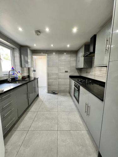 Double Room E13, London (photo 5)