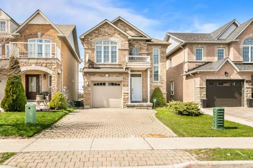 Bright 4 BR Family Home , Sleeps 8, Near Wonderland and Vaughan Mills, Vaughan (foto 6)