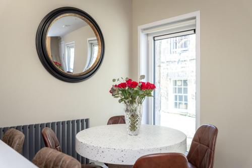 Dragon Suites - City Centre 2 Bed Luxury Mews House - image 4