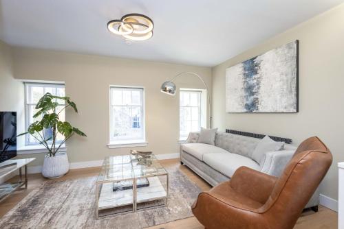 Dragon Suites - City Centre 2 Bed Luxury Mews House - image 4