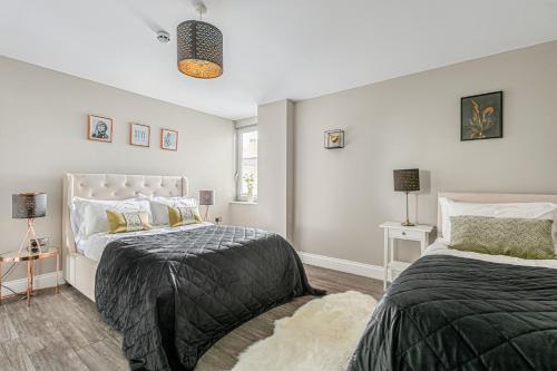 Airhost's Brighton's Best Green Diamond Escape with Sea Views - image 5