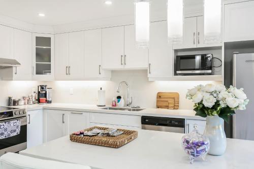 Bright 4 BR Family Home , Sleeps 8, Near Wonderland and Vaughan Mills, Vaughan (foto 10)