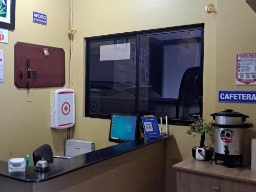 Hostal Los Lirios in โลคา