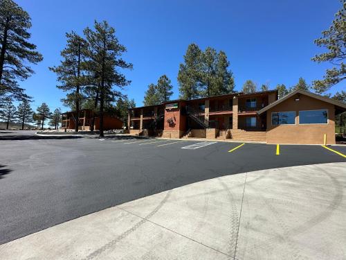Motel In The Pines - Accommodation - Munds Park