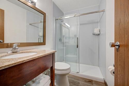 Quality Inn - image 9