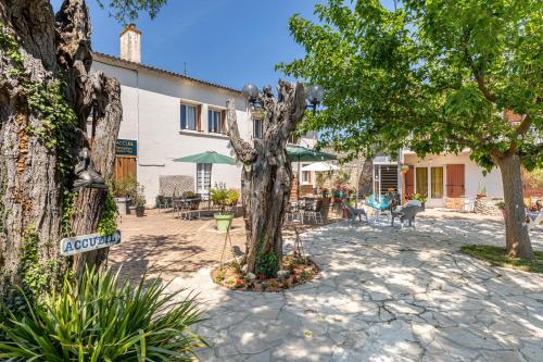 . Hotel Les Vieux Acacias