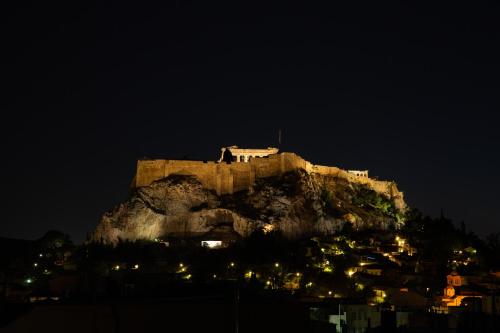 Selini - Topfloor apartment in historical Athens, Ateny