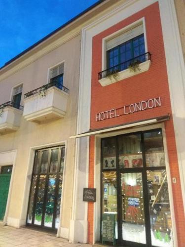 Hotel London, Тирана