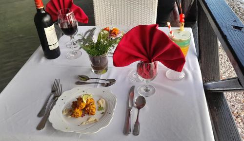 Instalações, Ocean's Edge Lodge Restaurant & Bar in Roseau