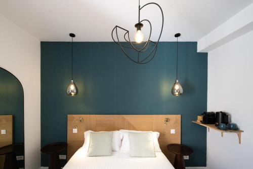 Double Room image 6