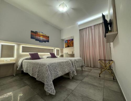 Standard Double or Twin Room with Balcony image 7