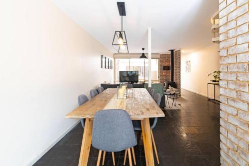 Three-Bedroom Townhouse image 10