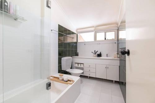 Three-Bedroom Townhouse image 5