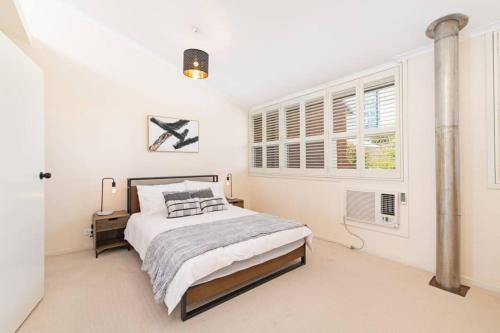Three-Bedroom Townhouse image 2