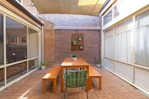 Three-Bedroom Townhouse image 1
