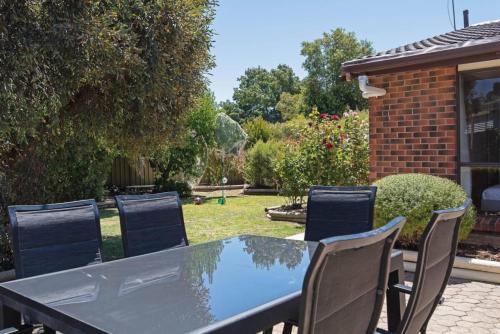 Kangaroo Pause-Home with yard and parking -Free wine