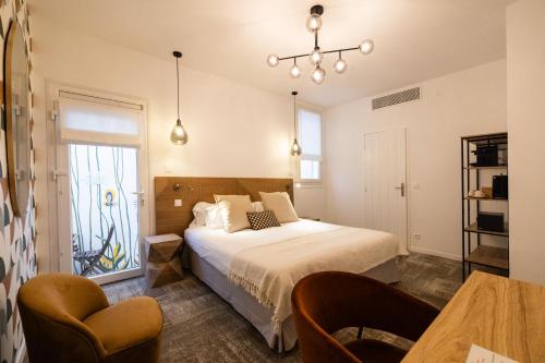 Superior Double Room image 7