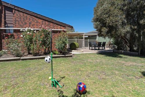 Kangaroo Pause-Home with yard and parking -Free wine