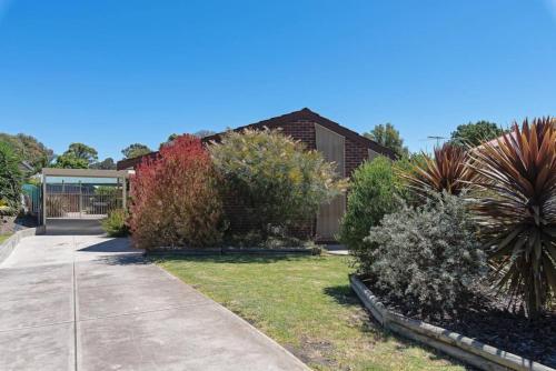 Kangaroo Pause-Home with yard and parking -Free wine