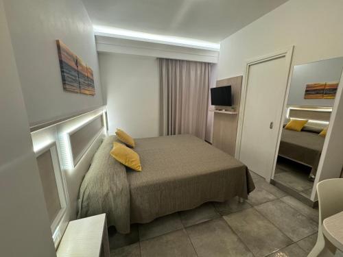 Standard Double or Twin Room with Balcony image 3
