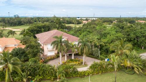 Villa At Metro Country Club With Private Pool