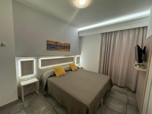 Standard Double or Twin Room with Balcony image 2