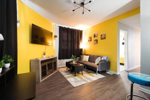 Cute Apartment 2 bedrooms - 12 Min from Downtown Chicagi in Chicago, USA